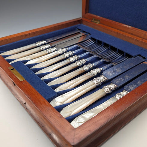 約 1875 年英國古董白色珍珠手柄甜點餐具 6 對木盒裝
